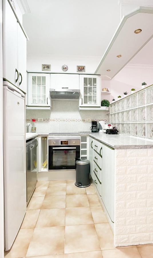 Korallia Guesthouse Castle Harbour Los Cristianos  Εξωτερικό φωτογραφία
