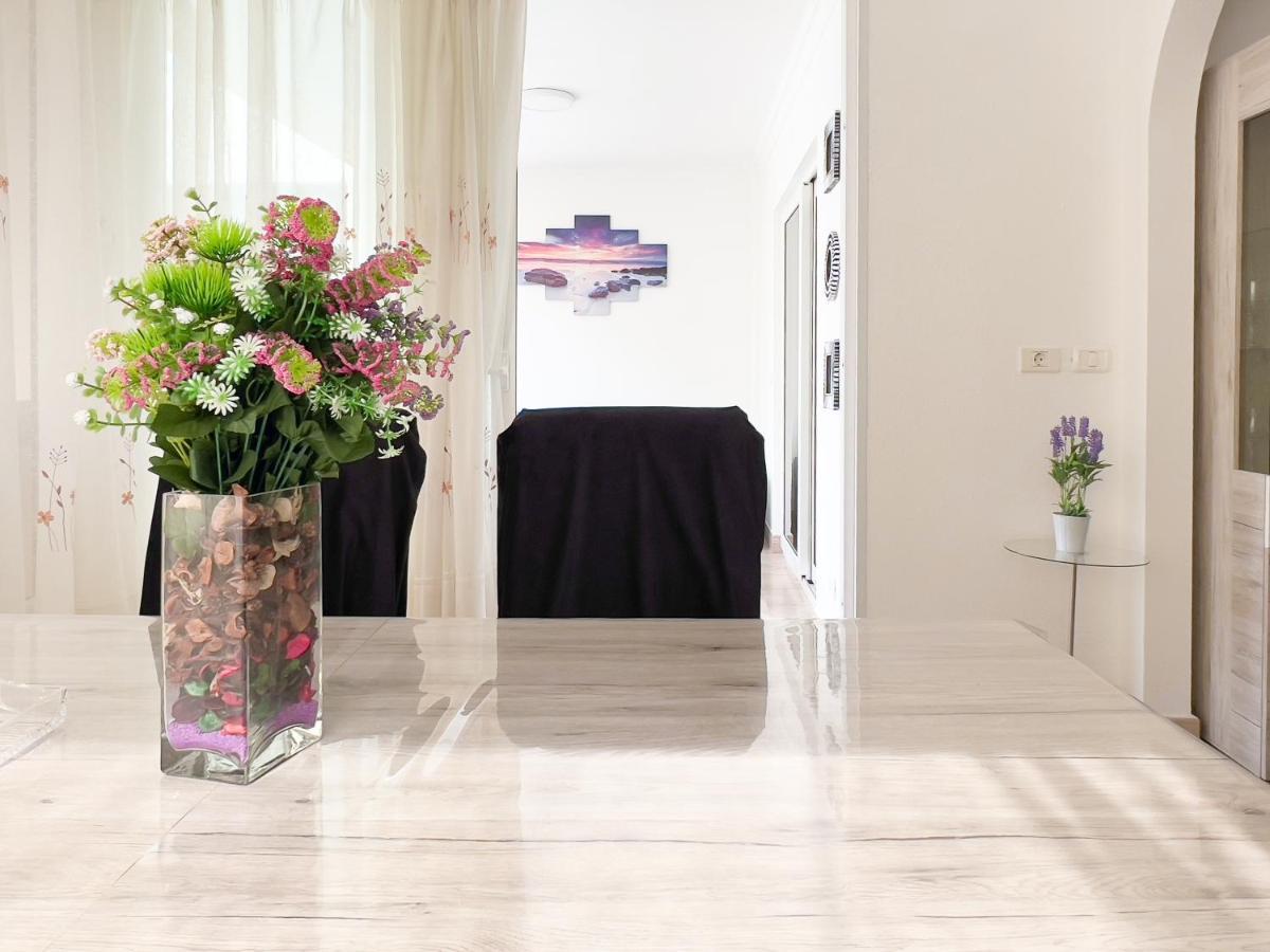 Korallia Guesthouse Castle Harbour Los Cristianos  Εξωτερικό φωτογραφία